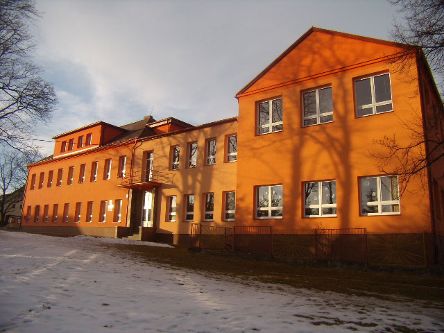 Zlepšení tepelně technických vlastností budovy a rekonstrukce otopné soustavy Základní školy Šumavské Hoštice