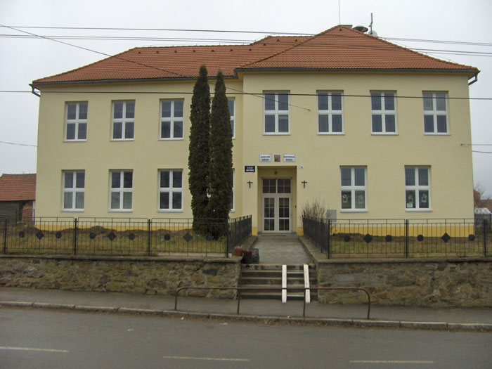 Stavební úpravy objektu obecního úřadu a mateřské školy č. 68 v obci Petrovice, zlepšení tepelně technických vlastností.