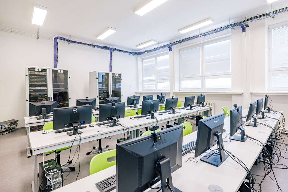 Výstavba svářečské školy s moderními svářečskými trenažéry a ICT učebny