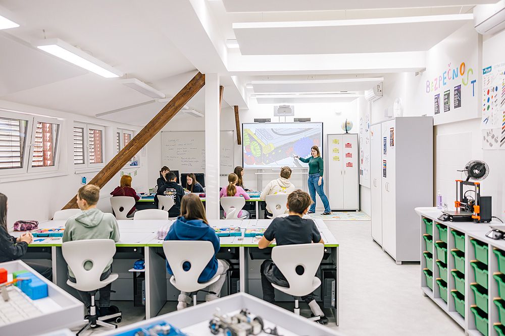 Přístavba, stavební úpravy a vestavba půdních atelierů  Základní škola T. G. Masaryka, Hrádek nad Nisou