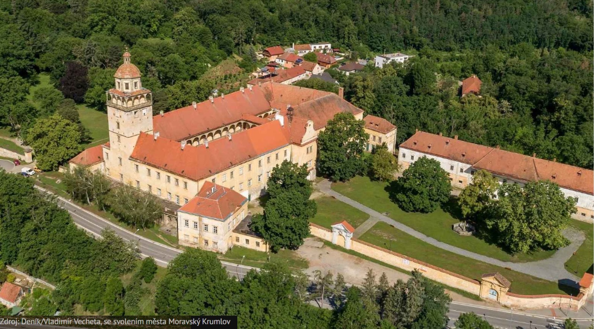 Kde fondy EU pomáhají: Moravský Krumlov odkoupil zanedbávaný zámek, s obnovou pomáhají fondy