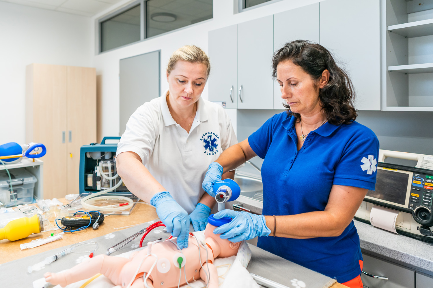 Kde fondy EU pomáhají: Resuscitace, válečná medicína i trauma. Záchranáři se školí v novém středisku