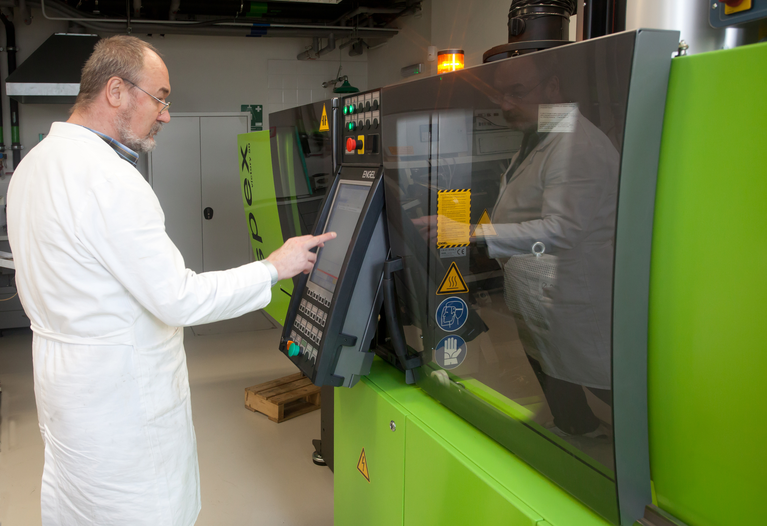 Centrum polymerních materiálů a technologií Otty Wichterle