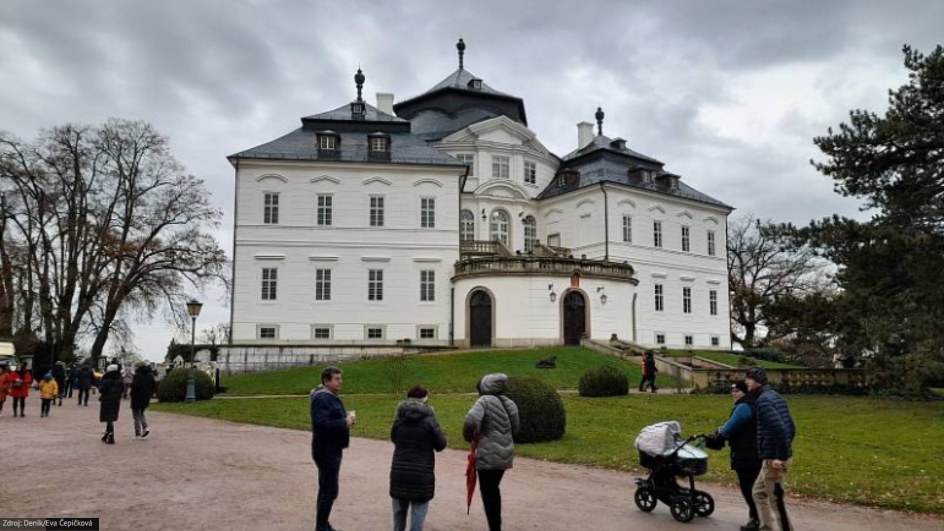 Kde fondy EU pomáhají: Karlovu Korunu zatraktivnily fondy EU. Zámek láká na koně i nové okruhy.