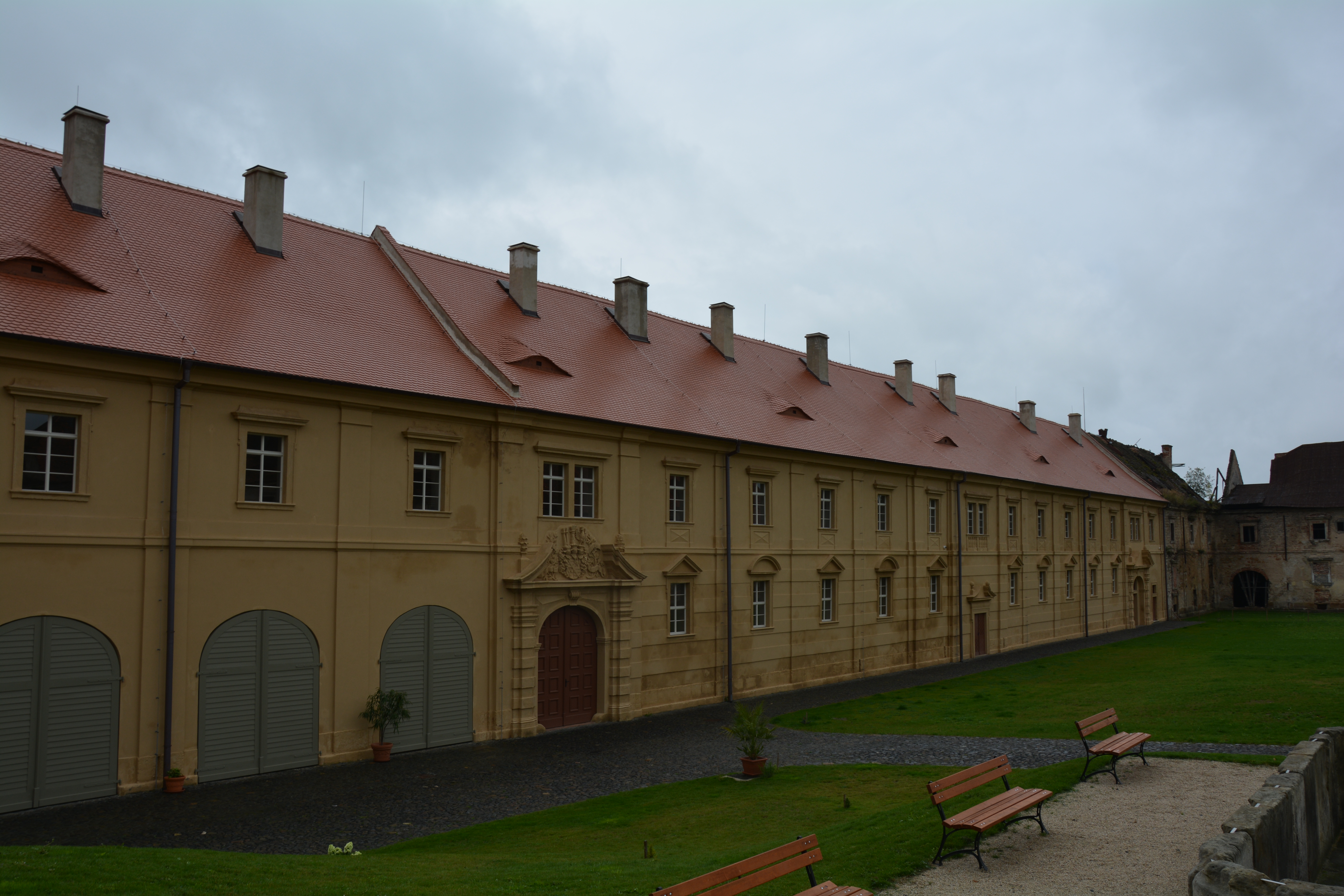 Státní zámek Zákupy - obnova jižního křídla hospodářského dvora
