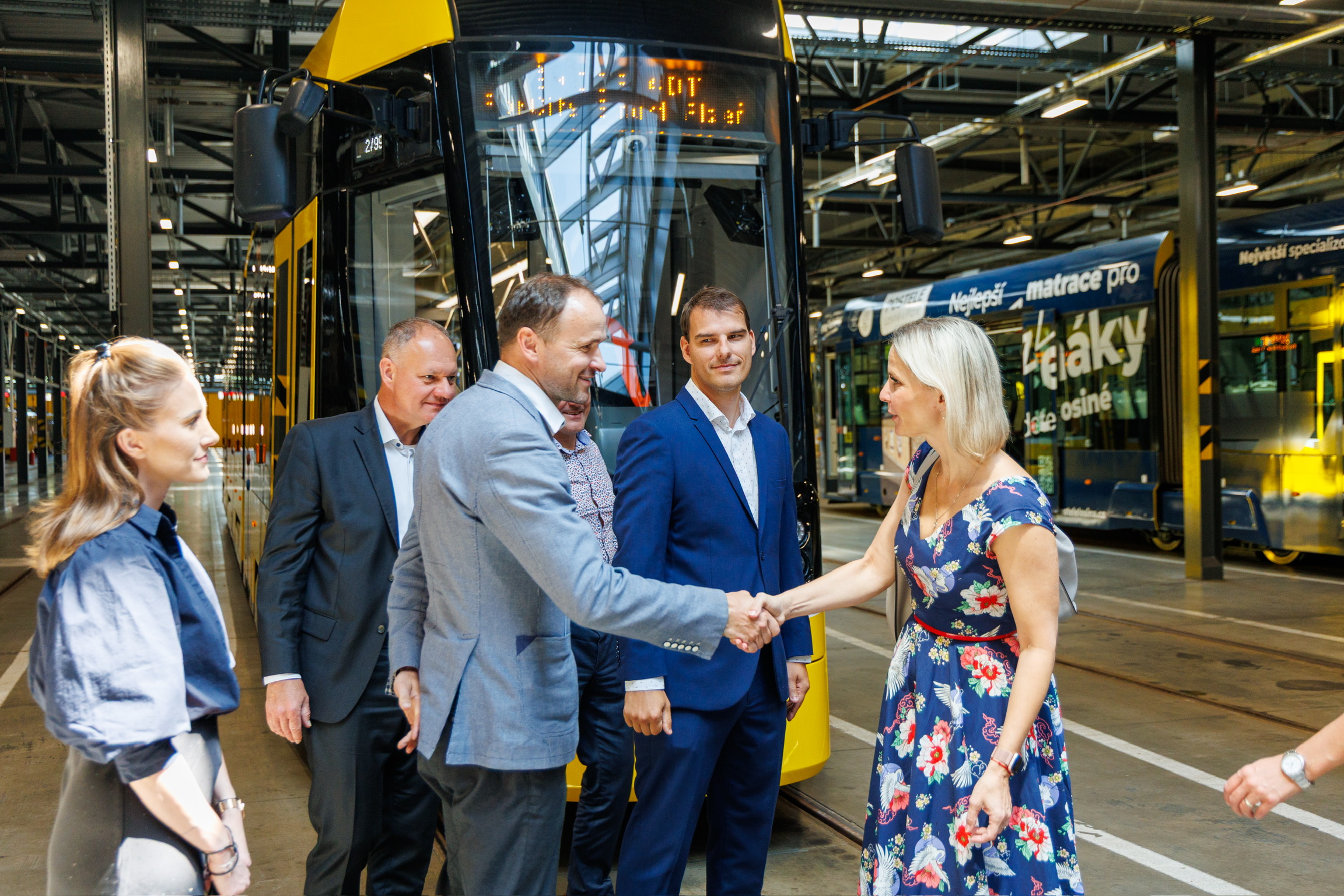 Od urgentního příjmu po chytré tramvaje. Ministryně Zuzana Mrázová navštívila klíčové projekty v Plz