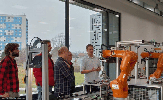 Kde fondy EU pomáhají: Průmysl 4.0 i robotika. Výzkumný projekt propojil univerzitu s podniky