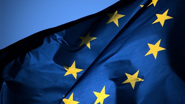 Lídři EU dnes budou v Bruselu jednat o balíku peněz na oživení ekonomik postižených krizí