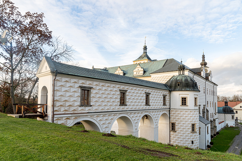 Zámek Pardubice - využití a obnova zámeckých exteriérů a interiérů čp. 1 a čp. 2