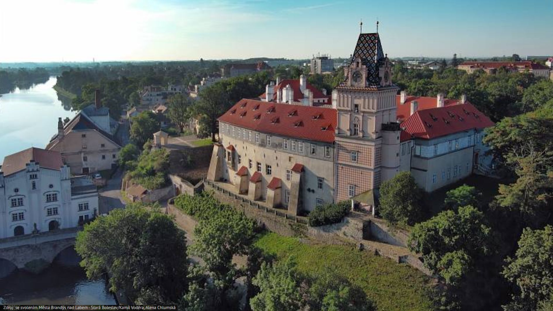 Kde fondy EU pomáhají: Brandýský zámek mění tvář. S obnovou památky pomáhají dotace i dobové snímky