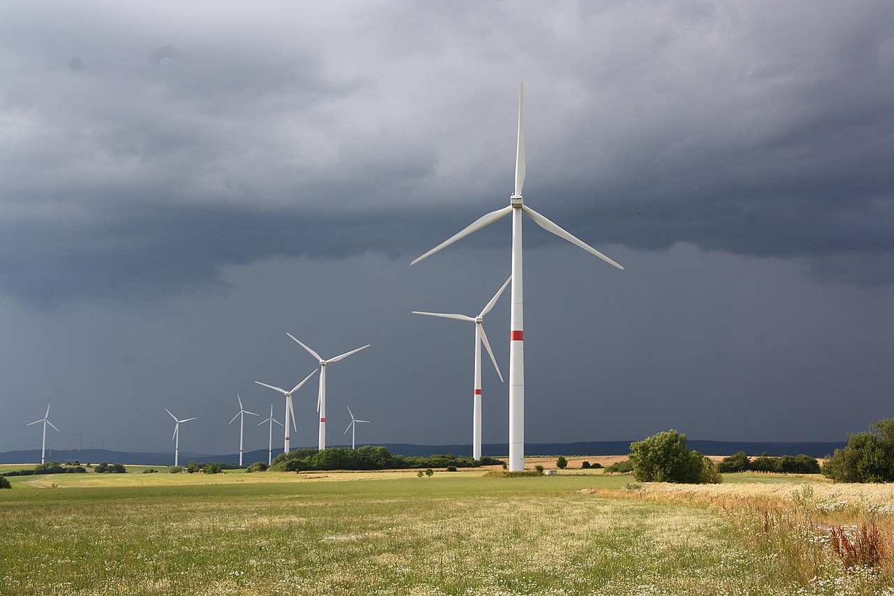 Snazší a rychlejší výstavba solárních a větrných elektráren. Pomohou akcelerační zóny