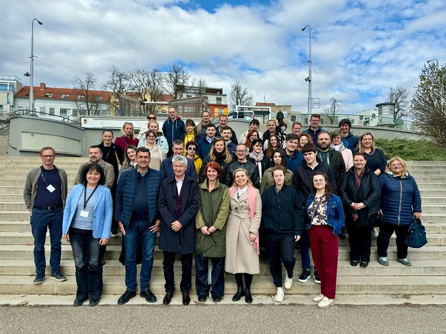 Be Ready: I malé obce mohou hledat chytrá řešení proti přehřívání. Rozhovor s DEX Innovation Centre
