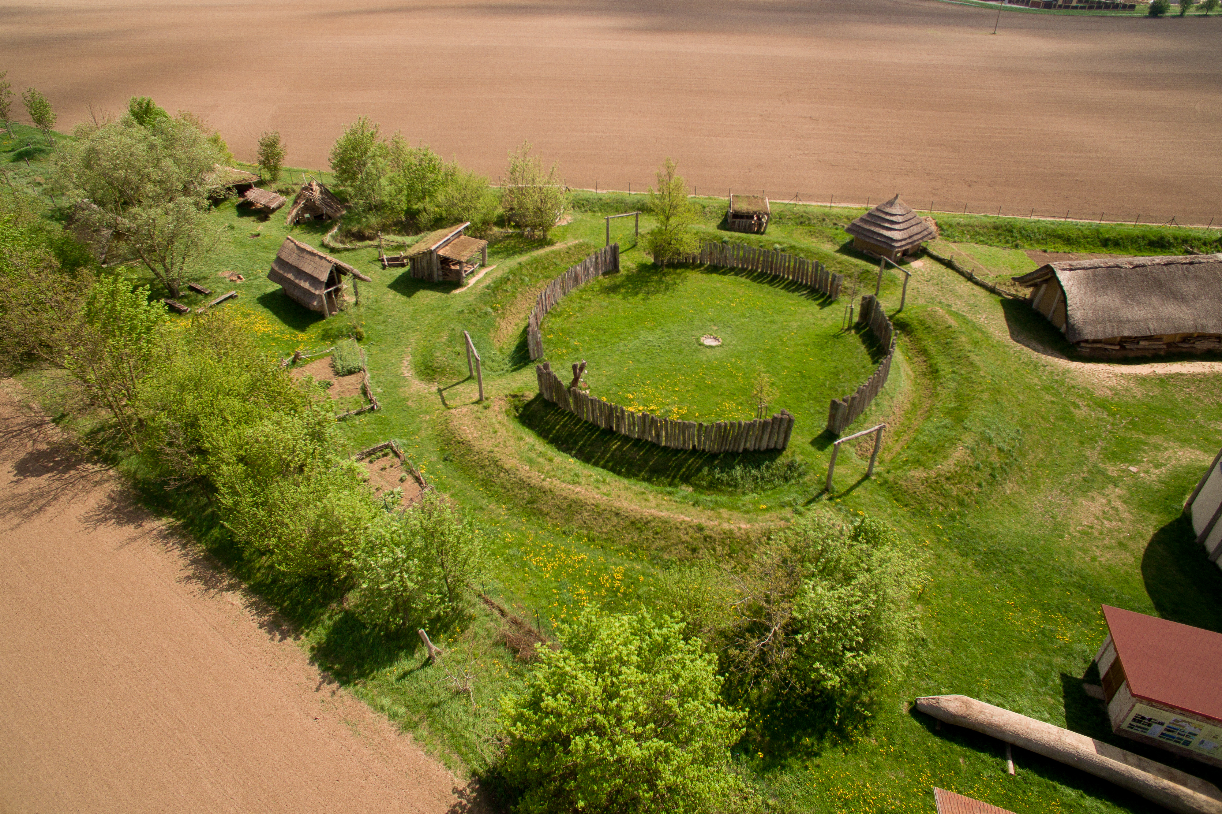 Archeopark pravěku ve Všestarech